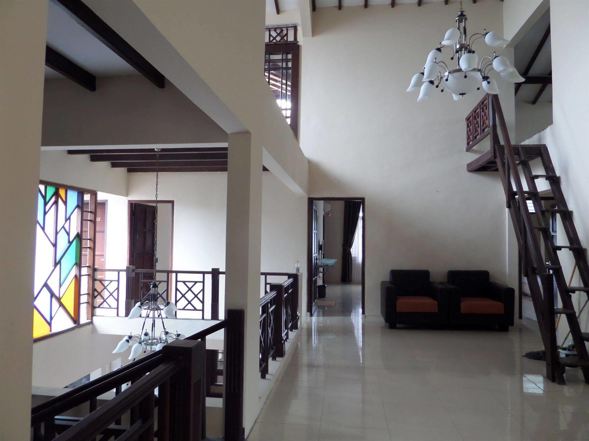 Oyo 201 Emdi House Timoho Hotell Yogyakarta Exteriör bild