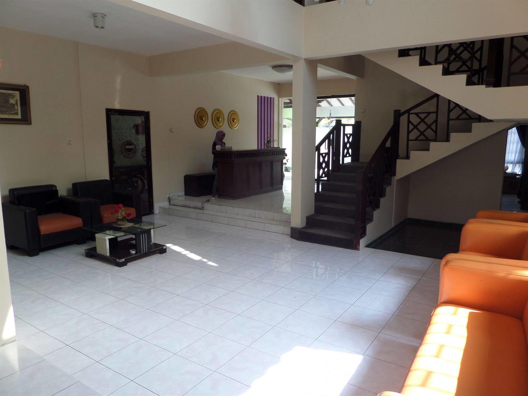 Oyo 201 Emdi House Timoho Hotell Yogyakarta Exteriör bild