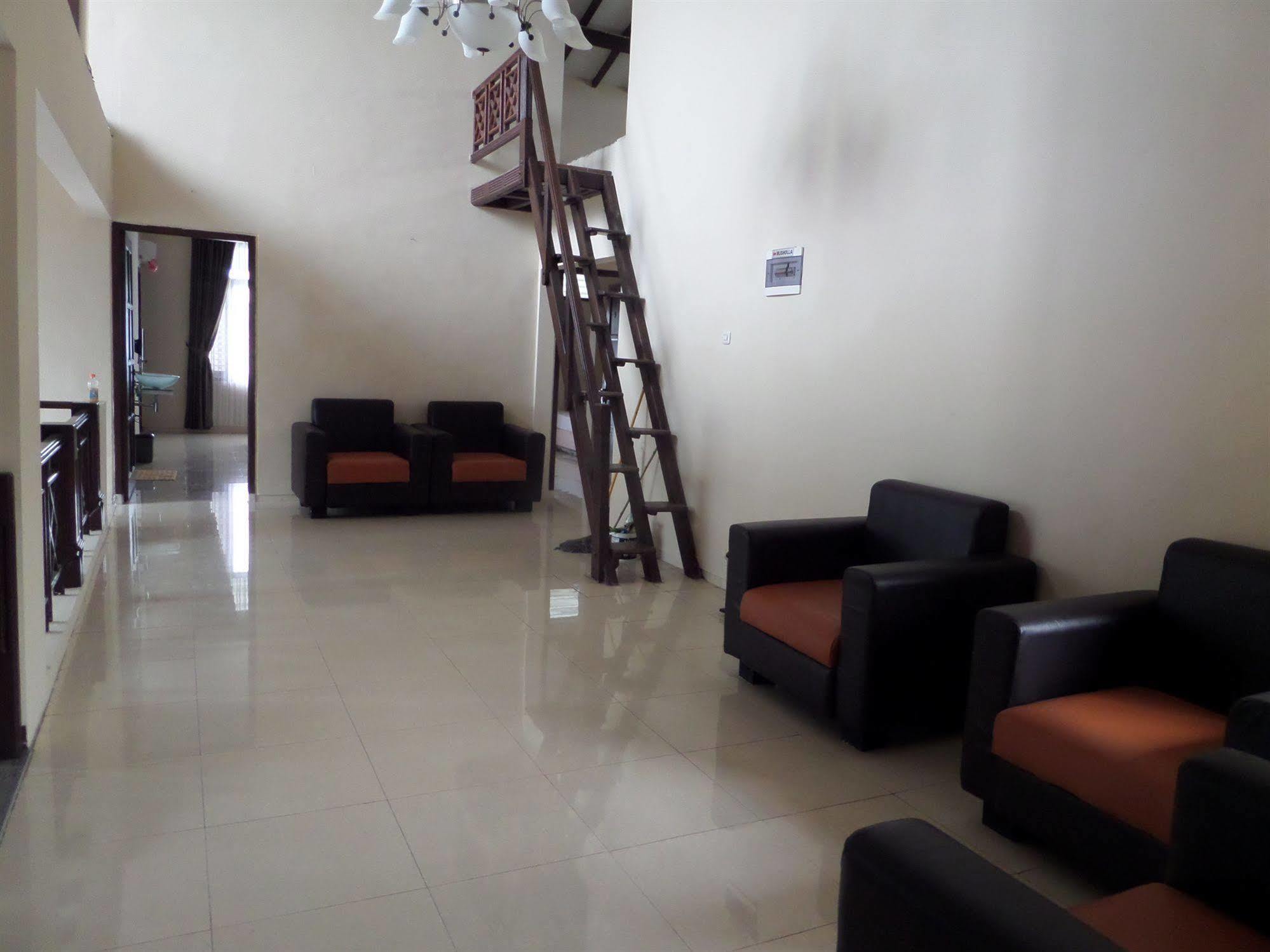 Oyo 201 Emdi House Timoho Hotell Yogyakarta Exteriör bild