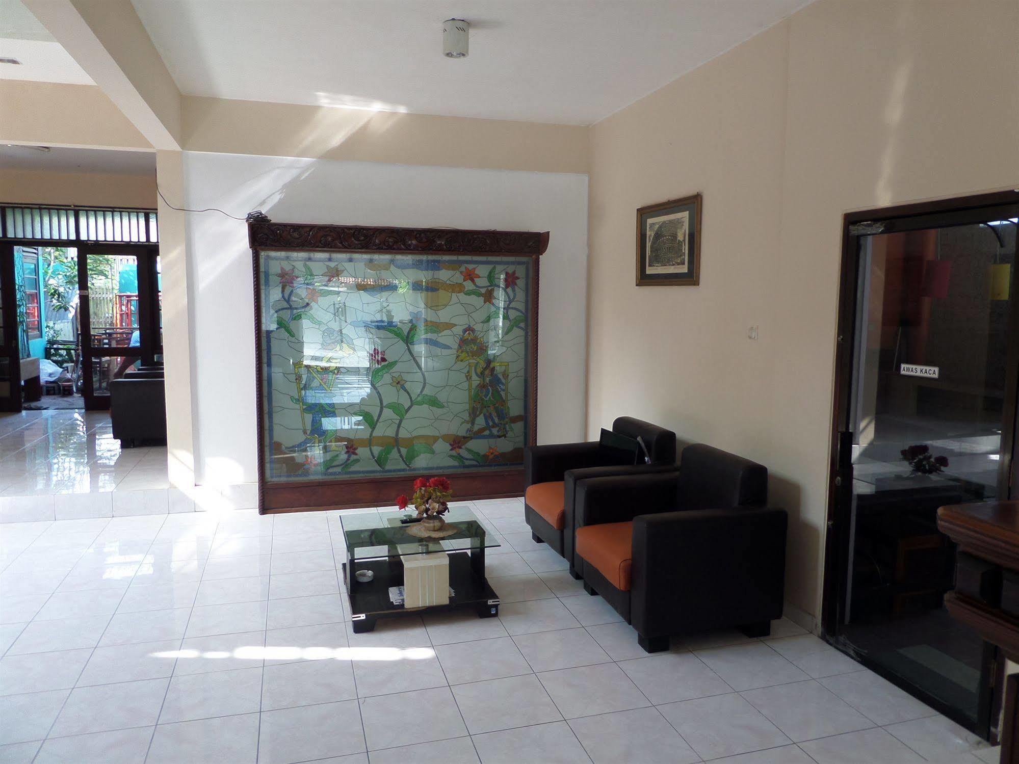 Oyo 201 Emdi House Timoho Hotell Yogyakarta Exteriör bild