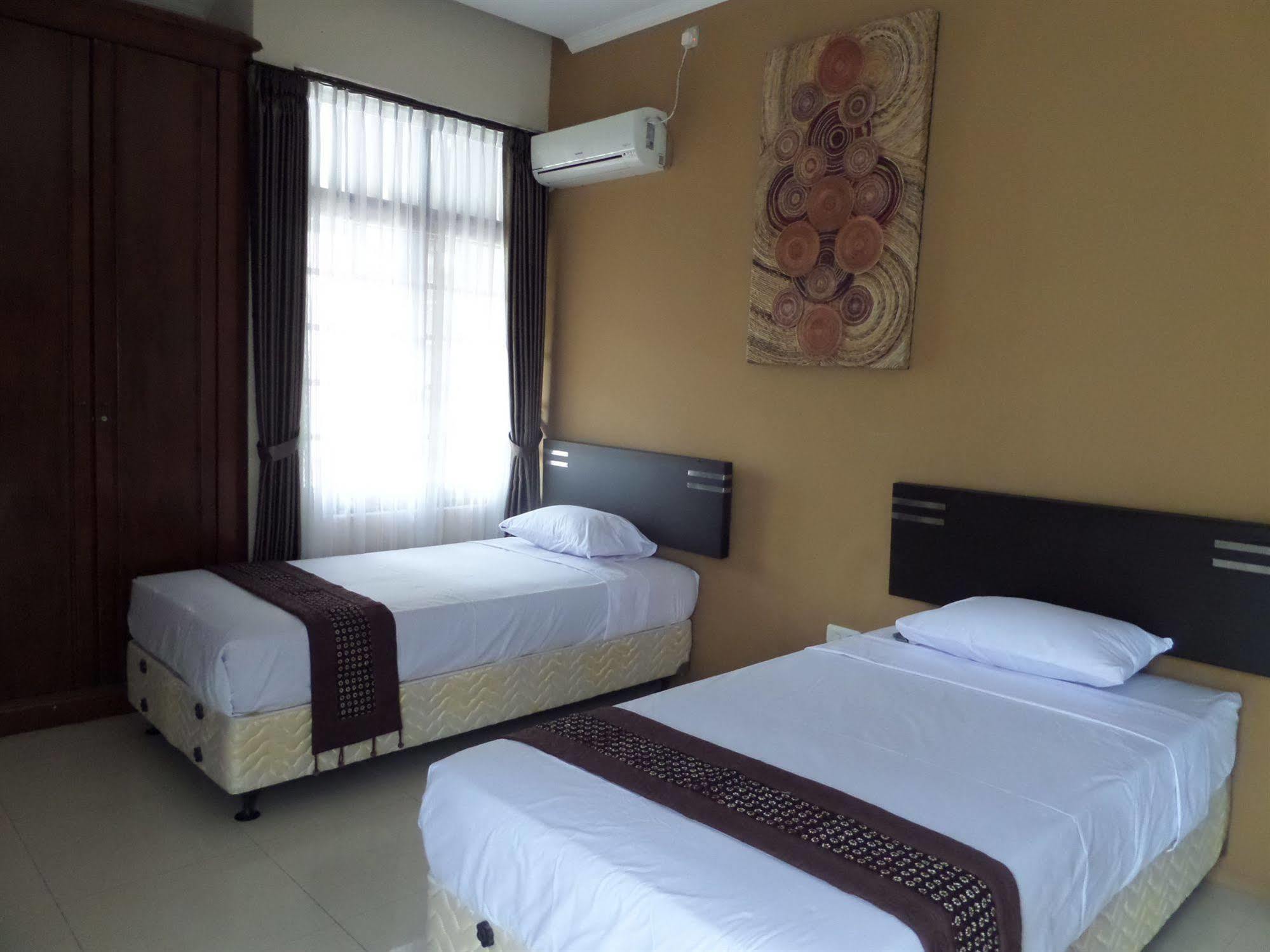 Oyo 201 Emdi House Timoho Hotell Yogyakarta Exteriör bild