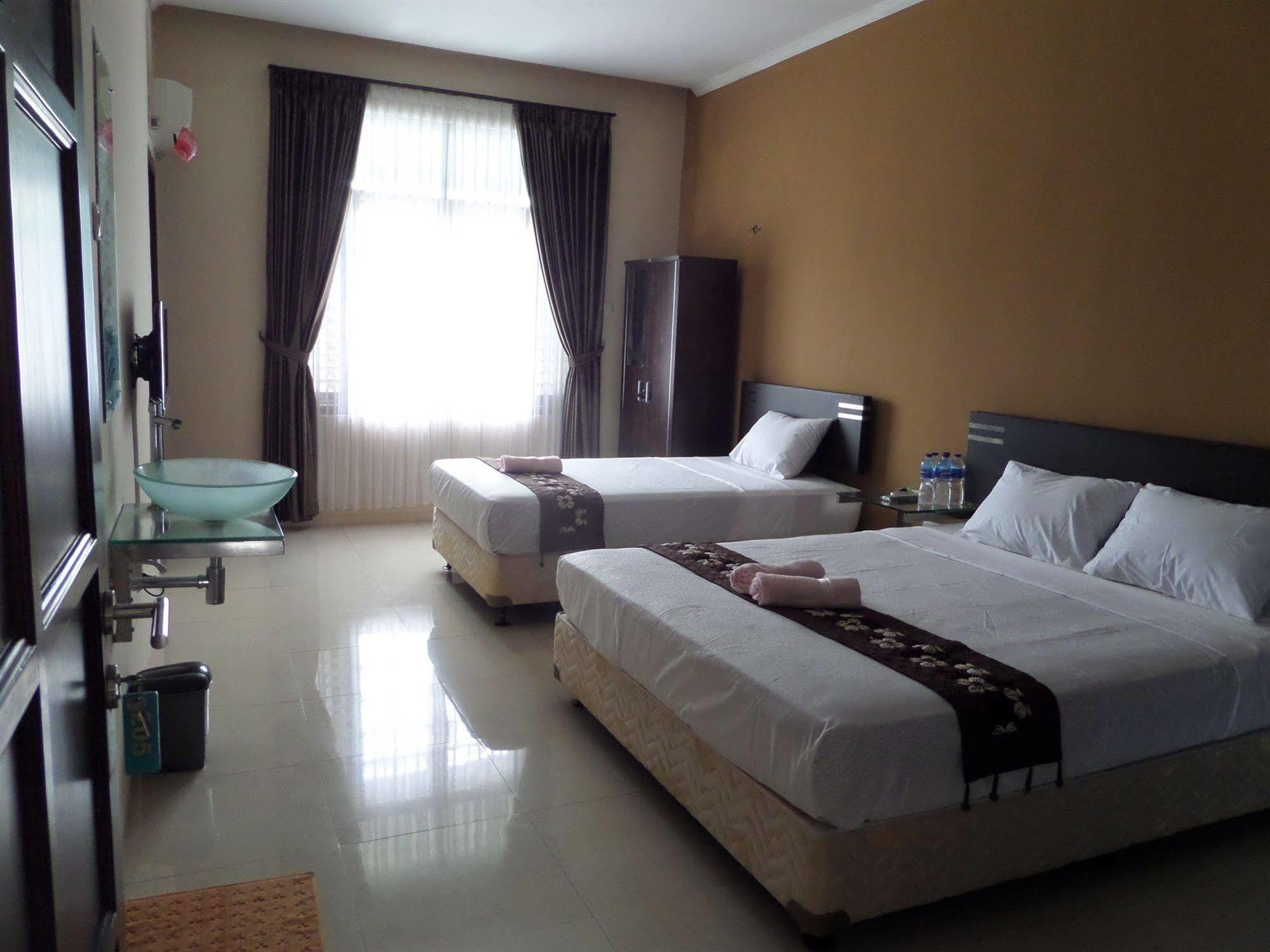Oyo 201 Emdi House Timoho Hotell Yogyakarta Exteriör bild